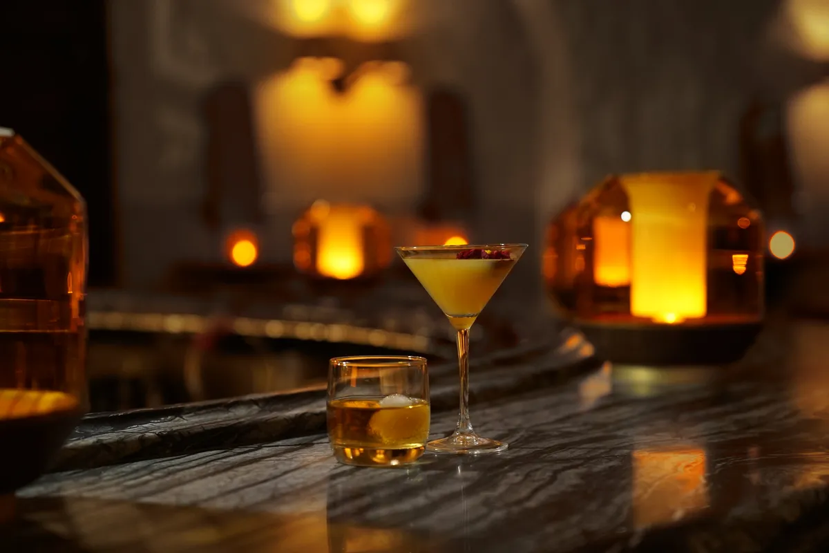 Célon Bar & Lounge seating area with candlelit tables and cocktails
