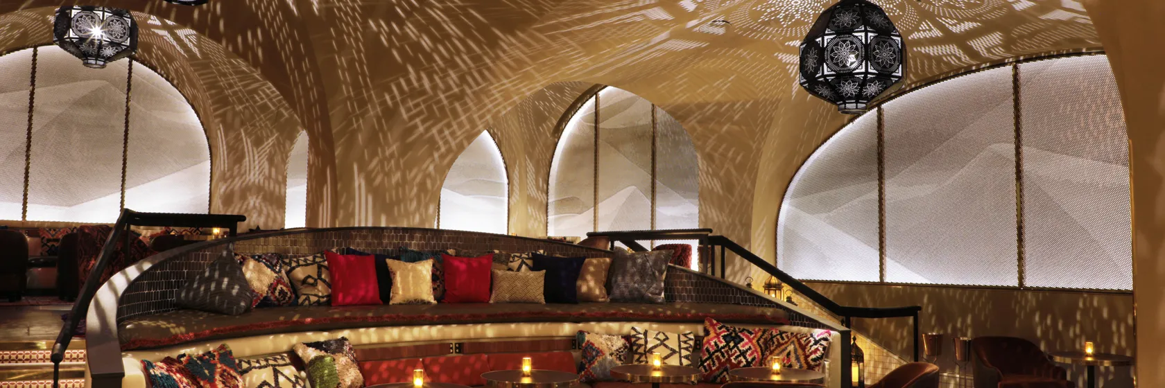 Célon Bar & Lounge dining room with domed ceiling and lantern lighting