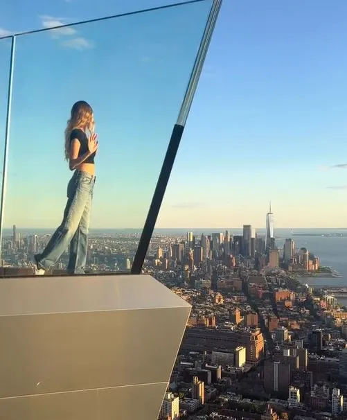 Edge NYC observation deck glass floor